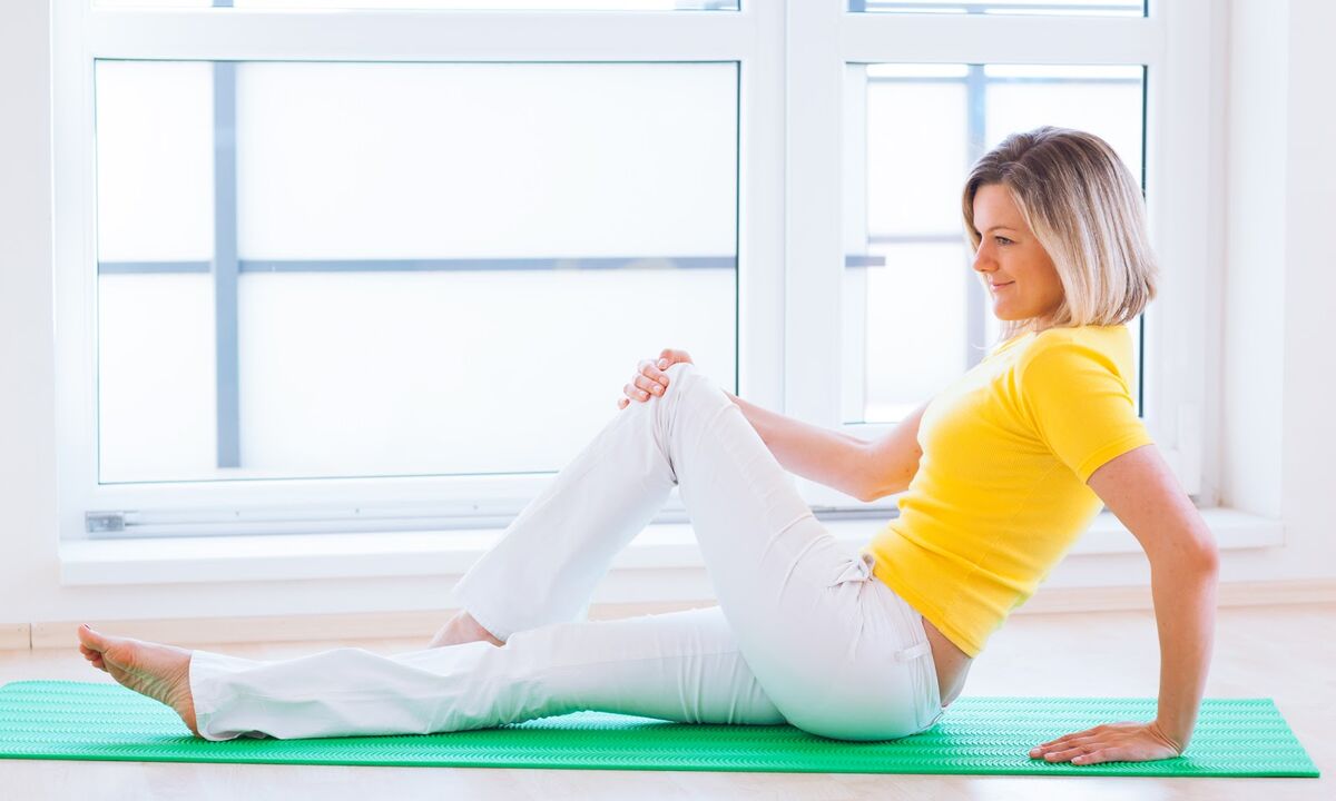 Les exercices de physiothérapie soulageront les symptômes de l'ostéochondrose thoracique